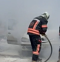 Malatya'da park halindeki araç alev aldı