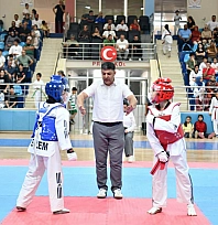 Malatya'da tekvandonun minik yıldızları kıyasıya yarıştı