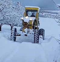 Malatya'da tipi ve karla mücadele sürüyor: Belediye ekipleri 7/24 sahada