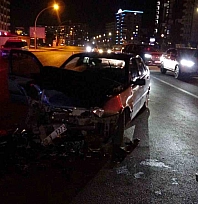 Tırla çarpışan otomobildeki 3 kişi yaralandı