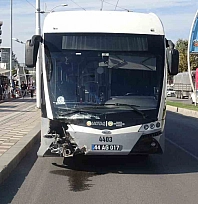 Malatya'da trambüs otomobile arkadan çarptı! 5 yaralı