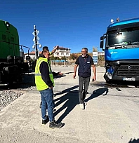 Malatya'da facia ucuz atlatıldı: Tren tıra çarptı