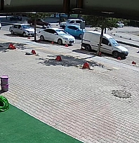 Malatya'da kaza ucuz atlatıldı: Çarpmamak için refüje fırladı!