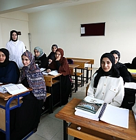 Malatya'da üniversite okudu, şimdi öğrencilerin hayatına dokunuyor