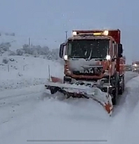 Malatya'da yoğun kar alarmı: Belirli güzergâhlarda araçlara geçici kısıtlama getirildi