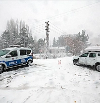 Malatya'da yoğun kar nedeniyle çok sayıda yol ulaşıma kapatıldı
