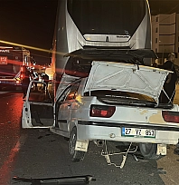 Malatya'da yolcu otobüsüne arkadan çarpan otomobilde 3 kişi yaralandı