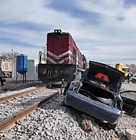 Doğanşehir'de Korkutan Kaza: Yük Treni Hemzemin Geçitte Otomobile Çarptı