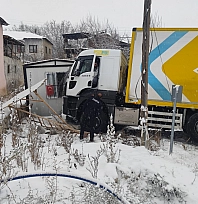 Malatya-Kayseri karayolunda kargo aracı yoldan çıktı