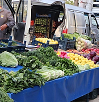 Malatya perşembe pazarında sebze meyve fiyatları....