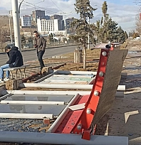 Malatya'yı şiddetli fırtına vurdu! Trambüs durağı bile ayakta duramadı!