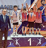 Malatyalı badmintoncu madalyaları topladı geldi