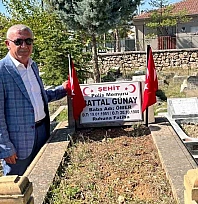 Malatyalı şehit polis Battal Günay kabri başında dualarla anıldı