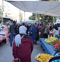 Malatyalılar uygun fiyat peşinde! Pazarda meyve fiyatları cep yakmaya devam ediyor