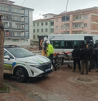 Maltaya'da feci kaza: İşçi servisiyle otomobil çarpıştı! 2 yaralı