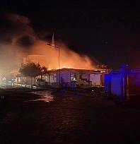Markette başlayan yangın 4 iş yerini küle çevirdi