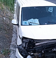 Menfeze çarpan araç sürücüsü yaralandı
