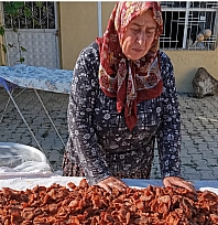 Mesafe uzak, barınma alanı yok! Üretici işçi bulamıyor…