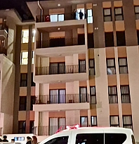 Metrelerce yüksekten düştü: Genç kız yaşam savaşı veriyor