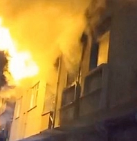 Metruk binada yangın çıktı