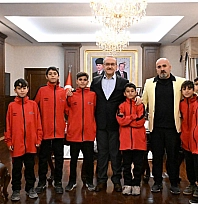 Milli Sporcular Vali Yavuz'u Ziyaret Etti