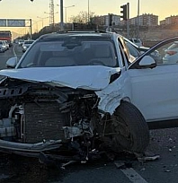 Minibüs ile cip çarpıştı: 2 yaralı