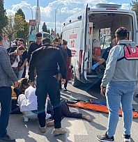 Minibüs yaşlı kadına çarptı