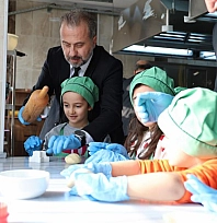 Minik şefler mutfakta yeteneklerini sergiledi