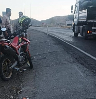 Motosiklet bariyere çarptı: 1 yaralı