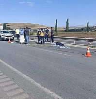 Motosiklet bariyerlere çarptı: Sürücü olay yerinde can verdi