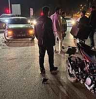 Motosiklet ile otomobil çarpıştı: 1 yaralı