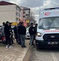 Motosiklet ile otomobil çarpıştı: 1 yaralı