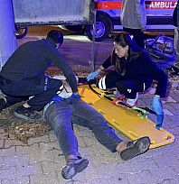 Motosiklet ile otomobil çarpıştı: 2 yaralı