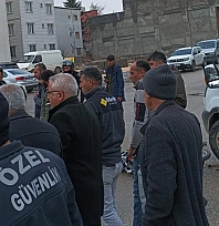 Motosikletle kamyonet çarpıştı: 2 yaralı