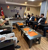 Birlik Vakfı'nı ziyaret eden Boyraz'dan tek adam çıkışı