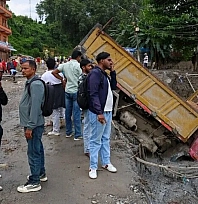 Nepal'deki selde hayatını kaybedenlerin sayısı 734'e yükseldi