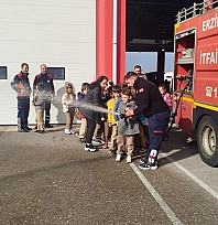 Öğrencilere itfaiye eğitimi