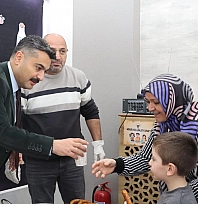 Öğrencilere süt ve simit ikramı