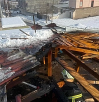 Okulda sobadan çıkan kıvılcım çatıyı tutuşturdu