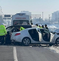Otomobil ile hafif ticari araç çarpıştı: 12 yaralı