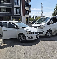 Otomobil ile hafif ticari araç çarpıştı: 1 yaralı