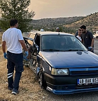 Otomobil ile minibüs çarpıştı: 2 yaralı