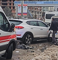 Otomobil ile taksi çarpıştı: 1 yaralı