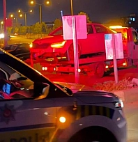 Otomobil refüje çıktı