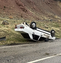 Otomobil takla attı: 2 yaralı