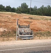Otomobil takla attı