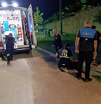 Zabıta ekipleri scooter kazasında yaralanan gencin yardımına koştu