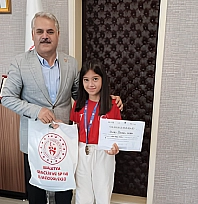Özbek bronz madalyayla döndü