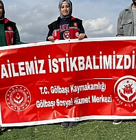 Paraşütle 'Ailemiz istikbalimizdir' mesajı verildi