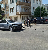 Pikap ile otomobil çarpıştı: 1 yaralı
